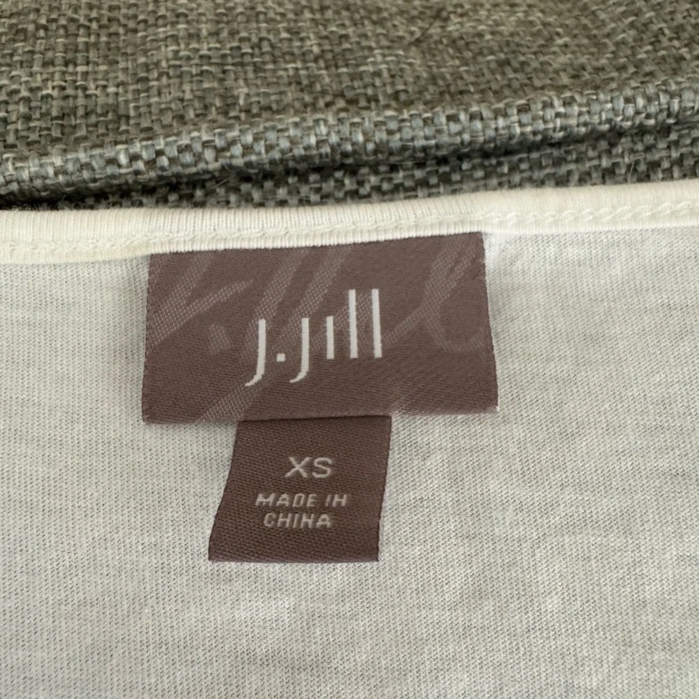 J. Jill White Embellished Buttoned Tank Top - Picture 3 of 3